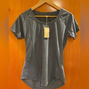 Patagonia Women’s Cap Cool t Shirt size XS navy blue brand new